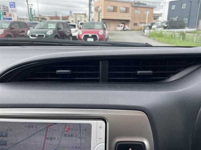 トヨタ ヴィッツ F 福岡県 2014(平26)年 5.4万km ホワイトパールクリスタルシャイン 横滑り防止機能/盗難防止/アイドリングストップ/バックカメラ/純正SDナビ/Bluetooth/CD/ビルトインETC/AUX/ワンセグTV/AC/社外フロアマット/純正ホイールキャップ/ハロゲンライト/Wエアバック/コインケース