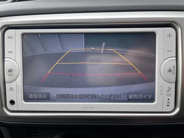 トヨタ ヴィッツ F 福岡県 2014(平26)年 5.4万km ホワイトパールクリスタルシャイン 横滑り防止機能/盗難防止/アイドリングストップ/バックカメラ/純正SDナビ/Bluetooth/CD/ビルトインETC/AUX/ワンセグTV/AC/社外フロアマット/純正ホイールキャップ/ハロゲンライト/Wエアバック/コインケース