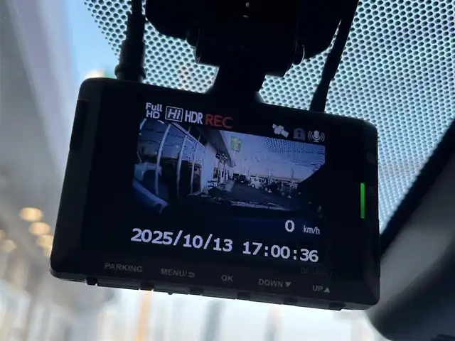 トヨタ ヤリスクロス ハイブリッド Z 山口県 2022(令4)年 3.5万km ブラックマイカ 純正ナビ＆フルセグTV/　＆全方位モニター/純正フロアマット/純正LEDヘッドライト/純正18インチアルミ/運転席パワーシート/フロントシートヒーター/ステアリングヒーター/オートライト/オートハイビーム/クルーズコントロール/ビルトインETC