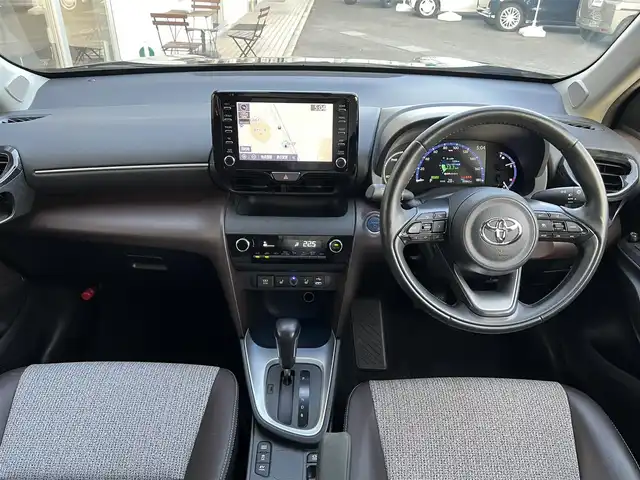 トヨタ ヤリスクロス ハイブリッド Z 山口県 2022(令4)年 3.5万km ブラックマイカ 純正ナビ＆フルセグTV/　＆全方位モニター/純正フロアマット/純正LEDヘッドライト/純正18インチアルミ/運転席パワーシート/フロントシートヒーター/ステアリングヒーター/オートライト/オートハイビーム/クルーズコントロール/ビルトインETC