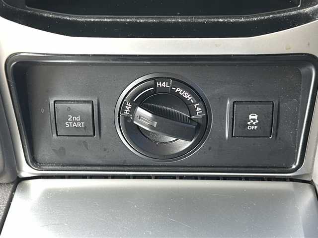 トヨタ ランドクルーザー プラド TX Lパッケージ 三重県 2018(平30)年 6万km ホワイトパールクリスタルシャイン 社外ナビ /サンルーフ /バックカメラ /ETC2.0 /前後コーナーセンサー /本革シート /前席パワーシート /前席シートエアコン /クルーズコントロール /衝突軽減ブレーキ/LEDヘッドライト /オートハイビーム /オートライト/革巻きステアリング /ステアリングスイッチ/電動格納ミラー/禁煙車