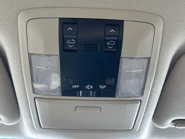 トヨタ ランドクルーザー プラド TX Lパッケージ 三重県 2018(平30)年 6万km ホワイトパールクリスタルシャイン 社外ナビ /サンルーフ /バックカメラ /ETC2.0 /前後コーナーセンサー /本革シート /前席パワーシート /前席シートエアコン /クルーズコントロール /衝突軽減ブレーキ/LEDヘッドライト /オートハイビーム /オートライト/革巻きステアリング /ステアリングスイッチ/電動格納ミラー/禁煙車