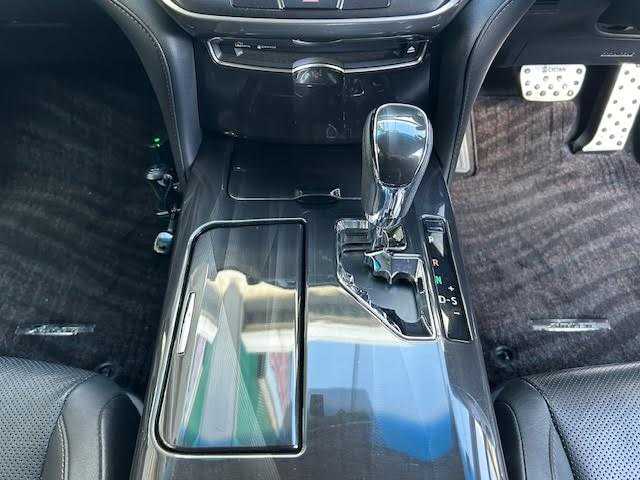 トヨタ クラウン アスリート S 埼玉県 2015(平27)年 8.2万km ホワイトパールクリスタルシャイン シートヒーター/エアシート/バックカメラ/デジタルインナーミラー/パワーシート/クルーズコントロール/Bluetooth/MT付AT/社外フルエアロ/純正アルミホイール/ドライブレコーダー/LEDヘッドライト/エスペリアダウンサス