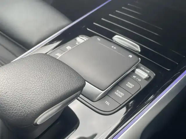 メルセデス・ベンツ Ｍ・ベンツ ＧＬＢ２００ｄ 4マチック 東京都 2022(令4)年 3.7万km コスモスブラック ナビゲーションパッケージ/MBUX/レーダーセーフティパッケージ/ACC/BSA/LKA/Aブレーキアシスト/360°カメラ/LEDオートライト/Wチャージ/パドルシフト/パワーバックドア/フットオープナー/前席メモリ付パワーシート/前席シートヒーター/64色アンビエントライト/ダイナミックセレクト/純正前後ドライブレコーダー/ETC2.0/キーレスゴー/SOFIX