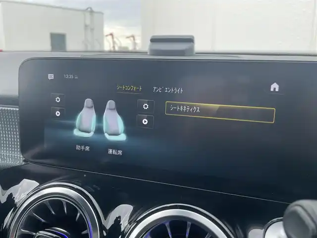 メルセデス・ベンツ Ｍ・ベンツ ＧＬＢ２００ｄ 4マチック 東京都 2022(令4)年 3.7万km コスモスブラック ナビゲーションパッケージ/MBUX/レーダーセーフティパッケージ/ACC/BSA/LKA/Aブレーキアシスト/360°カメラ/LEDオートライト/Wチャージ/パドルシフト/パワーバックドア/フットオープナー/前席メモリ付パワーシート/前席シートヒーター/64色アンビエントライト/ダイナミックセレクト/純正前後ドライブレコーダー/ETC2.0/キーレスゴー/SOFIX