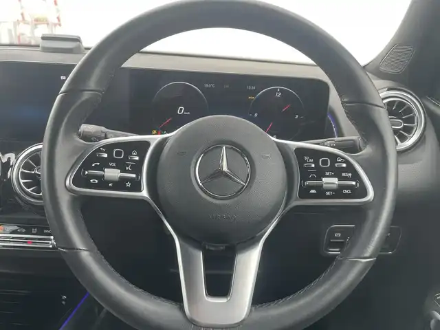 メルセデス・ベンツ Ｍ・ベンツ ＧＬＢ２００ｄ 4マチック 東京都 2022(令4)年 3.7万km コスモスブラック ナビゲーションパッケージ/MBUX/レーダーセーフティパッケージ/ACC/BSA/LKA/Aブレーキアシスト/360°カメラ/LEDオートライト/Wチャージ/パドルシフト/パワーバックドア/フットオープナー/前席メモリ付パワーシート/前席シートヒーター/64色アンビエントライト/ダイナミックセレクト/純正前後ドライブレコーダー/ETC2.0/キーレスゴー/SOFIX