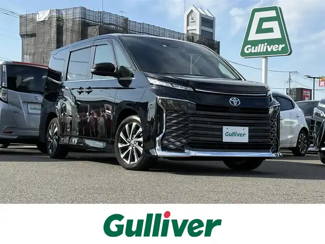 トヨタ ヴォクシー ハイブリッド S－Z 大分県 2022(令4)年 2.6万km ブラック ・純正ナビ(BT/USB/Miracast/HDMI)/・バックカメラ/・フルセグテレビ/・トヨタセーフティセンス/・両側パワースライドドア/・純正フリップダウンモニター/・AC100V/・シートヒーター/・ドライブレコーダー/・ETC 2.0/・オートハイビーム/・コーナーセンサー