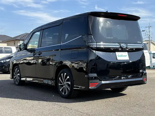 トヨタ ヴォクシー ハイブリッド S－Z 大分県 2022(令4)年 2.6万km ブラック ・純正ナビ(BT/USB/Miracast/HDMI)/・バックカメラ/・フルセグテレビ/・トヨタセーフティセンス/・両側パワースライドドア/・純正フリップダウンモニター/・AC100V/・シートヒーター/・ドライブレコーダー/・ETC 2.0/・オートハイビーム/・コーナーセンサー
