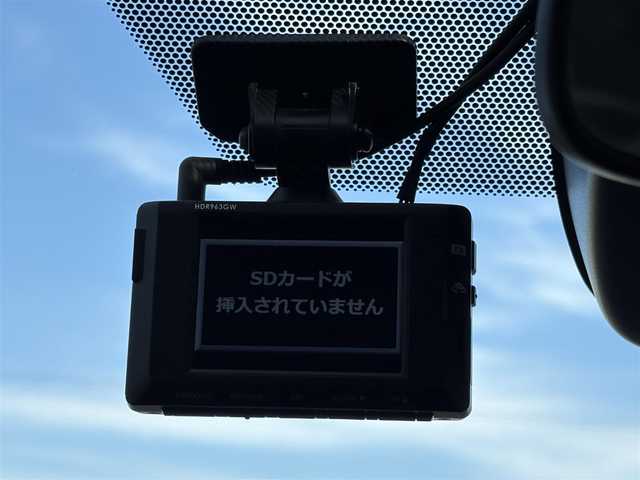 トヨタ ヴォクシー ハイブリッド S－Z 大分県 2022(令4)年 2.6万km ブラック ・純正ナビ(BT/USB/Miracast/HDMI)/・バックカメラ/・フルセグテレビ/・トヨタセーフティセンス/・両側パワースライドドア/・純正フリップダウンモニター/・AC100V/・シートヒーター/・ドライブレコーダー/・ETC 2.0/・オートハイビーム/・コーナーセンサー
