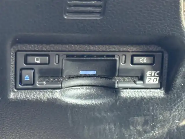 トヨタ ヴォクシー ハイブリッド S－Z 大分県 2022(令4)年 2.6万km ブラック ・純正ナビ(BT/USB/Miracast/HDMI)/・バックカメラ/・フルセグテレビ/・トヨタセーフティセンス/・両側パワースライドドア/・純正フリップダウンモニター/・AC100V/・シートヒーター/・ドライブレコーダー/・ETC 2.0/・オートハイビーム/・コーナーセンサー