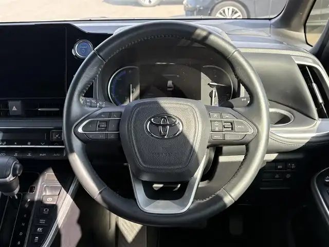 トヨタ ヴォクシー ハイブリッド S－Z 大分県 2022(令4)年 2.6万km ブラック ・純正ナビ(BT/USB/Miracast/HDMI)/・バックカメラ/・フルセグテレビ/・トヨタセーフティセンス/・両側パワースライドドア/・純正フリップダウンモニター/・AC100V/・シートヒーター/・ドライブレコーダー/・ETC 2.0/・オートハイビーム/・コーナーセンサー