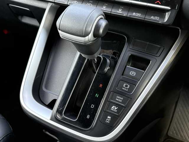 トヨタ ヴォクシー ハイブリッド S－Z 大分県 2022(令4)年 2.6万km ブラック ・純正ナビ(BT/USB/Miracast/HDMI)/・バックカメラ/・フルセグテレビ/・トヨタセーフティセンス/・両側パワースライドドア/・純正フリップダウンモニター/・AC100V/・シートヒーター/・ドライブレコーダー/・ETC 2.0/・オートハイビーム/・コーナーセンサー