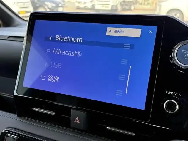 トヨタ ヴォクシー ハイブリッド S－Z 大分県 2022(令4)年 2.6万km ブラック ・純正ナビ(BT/USB/Miracast/HDMI)/・バックカメラ/・フルセグテレビ/・トヨタセーフティセンス/・両側パワースライドドア/・純正フリップダウンモニター/・AC100V/・シートヒーター/・ドライブレコーダー/・ETC 2.0/・オートハイビーム/・コーナーセンサー
