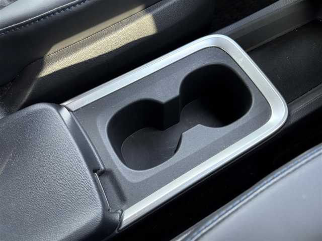 トヨタ ヴォクシー ハイブリッド S－Z 大分県 2022(令4)年 2.6万km ブラック ・純正ナビ(BT/USB/Miracast/HDMI)/・バックカメラ/・フルセグテレビ/・トヨタセーフティセンス/・両側パワースライドドア/・純正フリップダウンモニター/・AC100V/・シートヒーター/・ドライブレコーダー/・ETC 2.0/・オートハイビーム/・コーナーセンサー