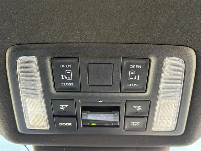 トヨタ ヴォクシー ハイブリッド S－Z 大分県 2022(令4)年 2.6万km ブラック ・純正ナビ(BT/USB/Miracast/HDMI)/・バックカメラ/・フルセグテレビ/・トヨタセーフティセンス/・両側パワースライドドア/・純正フリップダウンモニター/・AC100V/・シートヒーター/・ドライブレコーダー/・ETC 2.0/・オートハイビーム/・コーナーセンサー