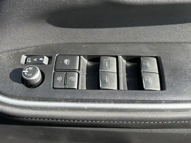 トヨタ ヴォクシー ハイブリッド S－Z 大分県 2022(令4)年 2.6万km ブラック ・純正ナビ(BT/USB/Miracast/HDMI)/・バックカメラ/・フルセグテレビ/・トヨタセーフティセンス/・両側パワースライドドア/・純正フリップダウンモニター/・AC100V/・シートヒーター/・ドライブレコーダー/・ETC 2.0/・オートハイビーム/・コーナーセンサー