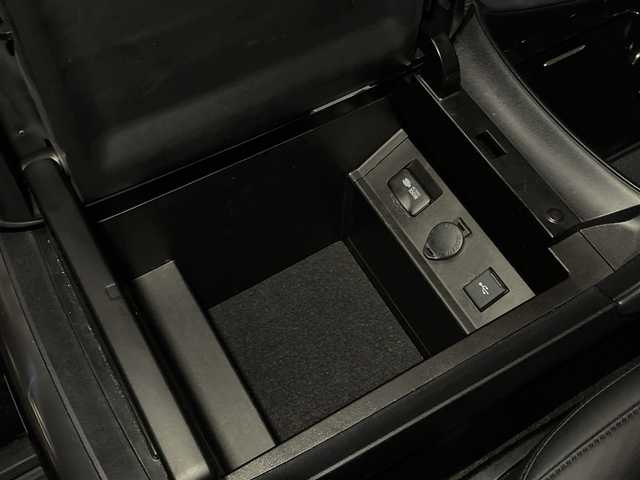 トヨタ アルファード S Cパッケージ 千葉県 2021(令3)年 3.9万km ホワイトパールクリスタルシャイン 純正9インチディスプレイオーディオ　/（AM/FM/CD/DVD/フルセグ/Bluetooth）/デジタルインナーミラー/前後ドライブレコーダー/ブラインドスポットモニター/衝突被害軽減システム/車線逸脱警報/バックカメラ/レーダークルーズコントロール/フリップダウンモニター/サンルーフ/レザーシート/両側パワースライドドア/横滑り防止装置/ETC/LEDヘッドライト/フォグランプ/オートライト/ウィンカーミラー/電動格納ミラー/純正18インチAW/シートヒーター/エアシート/シートリフター/ステアリングヒーター/禁煙車/プッシュスタート/スマートキー/フロアマット/スペアキー/取扱説明書/保証書