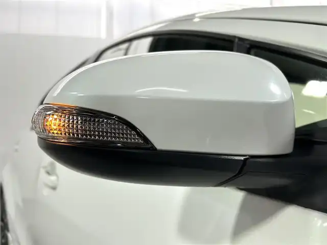 トヨタ アクア G G’s 大阪府 2014(平26)年 6万km ライムホワイトパールクリスタルシャイン 純正SDナビフルセグTV/DVD/CD/AM/FMBluetooth接続プッシュスタートスマートキーオートライトフォグランプバックカメラETCハーフレザーシート純正17インチAW電動格納ミラー