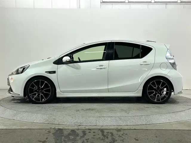 トヨタ アクア G G’s 大阪府 2014(平26)年 6万km ライムホワイトパールクリスタルシャイン 純正SDナビフルセグTV/DVD/CD/AM/FMBluetooth接続プッシュスタートスマートキーオートライトフォグランプバックカメラETCハーフレザーシート純正17インチAW電動格納ミラー