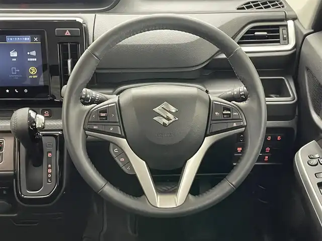 スズキ ソリオ バンディット HV MV 愛知県 2022(令4)年 1万km メロウディープレッドパール 純正９型ナビ　全方位カメラ　ＨＵＤ　両側パワスラ　禁煙　フルセグＴＶ　ＤＶＤ　追従クルコン　ＵＳＢ　シートヒーター　デュアルカメラブレーキサポート　ＥＴＣ　ＬＥＤオートライト　フォグ　リヤパーキングセンサー　純正マット　両側パワースライドドア　Bluetooth　衝突軽減　車線逸脱　スマートキー　プッシュスタート　リヤサーキュレーター