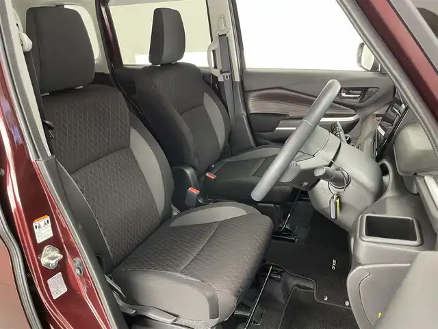 スズキ ソリオ バンディット HV MV 愛知県 2022(令4)年 1万km メロウディープレッドパール 純正９型ナビ　全方位カメラ　ＨＵＤ　両側パワスラ　禁煙　フルセグＴＶ　ＤＶＤ　追従クルコン　ＵＳＢ　シートヒーター　デュアルカメラブレーキサポート　ＥＴＣ　ＬＥＤオートライト　フォグ　リヤパーキングセンサー　純正マット　両側パワースライドドア　Bluetooth　衝突軽減　車線逸脱　スマートキー　プッシュスタート　リヤサーキュレーター