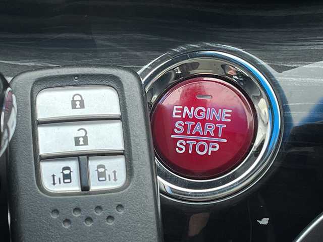 ホンダ オデッセイ アブソルート 20thアニバーサリー 愛知県 2015(平27)年 5.2万km ホワイトオーキッドパール ホンダセンシング/純正8型ナビ/フリップダウンモニター/両側パワースライドドア/レーダークルーズコントロール/バックカメラ/コーナーセンサー/純正アルミホイール/ＥＴＣ/LEDヘッドライト/パドルシフト/レーンキープアシスト/衝突軽減システム/フルセグ/CD DVD/Bluetooth/ステアリングスイッチ/スマートキー/プッシュスタート