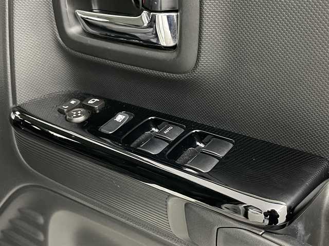 スズキ スペーシア カスタム HYBRID XS ターボ 埼玉県 2018(平30)年 5.6万km ピュアホワイトP 純正８インチナビ　全方位カメラ　両側パワースライドドア　ＬＥＤヘッドライト　ＬＥＤフォグ　シートヒーター　スマートキー　サーキュレーター　クルーズコントロール　コーナーセンサー　ドライブレコーダー/純正サマーAW車載