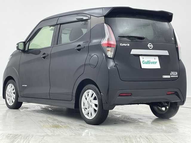 日産 デイズ ハイウェイスターX 茨城県 2022(令4)年 1.3万km ブラック 純正ナビ/(フルセグ/Bluetooth)/全方位カメラ/ドライブレコーダー/ＥＴＣ/本革巻きステアリング/純正LEDヘッドライト/フォグランプ/純正アルミホイール/車線逸脱防止支援システム/前方衝突予測警報/ふらつき警報/標識検知機能/先行車発進お知らせ/車線逸脱警報