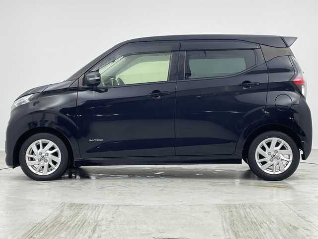 日産 デイズ ハイウェイスターX 茨城県 2022(令4)年 1.3万km ブラック 純正ナビ/(フルセグ/Bluetooth)/全方位カメラ/ドライブレコーダー/ＥＴＣ/本革巻きステアリング/純正LEDヘッドライト/フォグランプ/純正アルミホイール/車線逸脱防止支援システム/前方衝突予測警報/ふらつき警報/標識検知機能/先行車発進お知らせ/車線逸脱警報