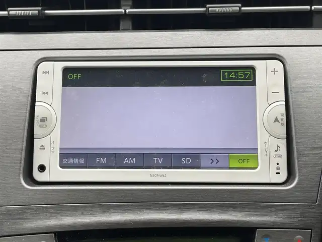 トヨタ プリウス S 東京都 2012(平24)年 7.7万km ホワイトパールクリスタルシャイン 純正ナビ【NSZT-W61G】/（CD・DVD・BT・フルセグ・SD・AUX）/バックカメラ/オートライト/キセノンヘッドライト/純正フロアマット/ステアリングスイッチ/電格ミラー
