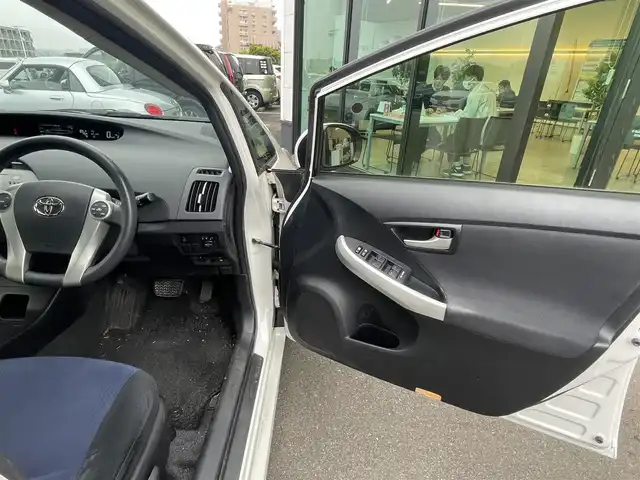 トヨタ プリウス S 東京都 2012(平24)年 7.7万km ホワイトパールクリスタルシャイン 純正ナビ【NSZT-W61G】/（CD・DVD・BT・フルセグ・SD・AUX）/バックカメラ/オートライト/キセノンヘッドライト/純正フロアマット/ステアリングスイッチ/電格ミラー