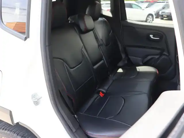 クライスラー・ジープ ジープ レネゲード 長野県 2020(令2)年 4.2万km 白 Ｄｏｔｔｙシートカバー　/ＵｃｏｎｎｅｃｔナビＴＶ　/Ｂカメラ　/ＣａｒＰｌａｙ　/クルーズコントロール　/Ｌａｎｅ／ＰａｒｋＳｅｎｓｅ　/ブラインドスポット　/パークセンサー　/セレクテインシステム　/スマートキー