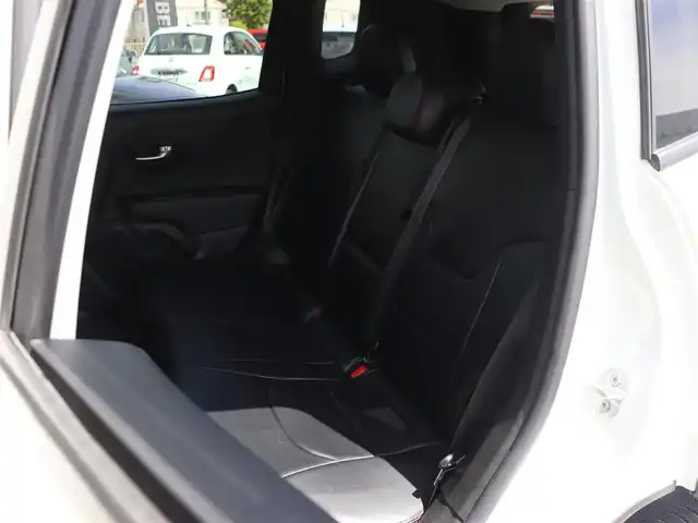 クライスラー・ジープ ジープ レネゲード 長野県 2020(令2)年 4.2万km 白 Ｄｏｔｔｙシートカバー　/ＵｃｏｎｎｅｃｔナビＴＶ　/Ｂカメラ　/ＣａｒＰｌａｙ　/クルーズコントロール　/Ｌａｎｅ／ＰａｒｋＳｅｎｓｅ　/ブラインドスポット　/パークセンサー　/セレクテインシステム　/スマートキー
