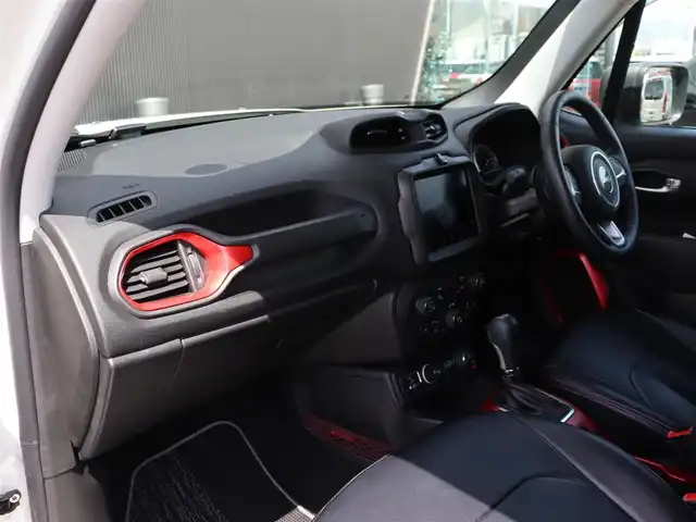 クライスラー・ジープ ジープ レネゲード 長野県 2020(令2)年 4.2万km 白 Ｄｏｔｔｙシートカバー　/ＵｃｏｎｎｅｃｔナビＴＶ　/Ｂカメラ　/ＣａｒＰｌａｙ　/クルーズコントロール　/Ｌａｎｅ／ＰａｒｋＳｅｎｓｅ　/ブラインドスポット　/パークセンサー　/セレクテインシステム　/スマートキー
