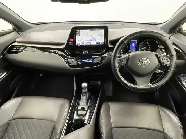 トヨタ Ｃ－ＨＲ G 熊本県 2017(平29)年 7.4万km メタルストリームM 純正9インチナビ【NSZT-Y66T】/フルセグTV・BT・CD・DVD・FM・AM/前方のみドライブレコーダー/ビルトインETC/バックカメラ/モデリスタエアロ（F・S・R）/レーダークルーズコントロール/トヨタセーフティーセンス/・プリクラッシュセーフティ/・レーンキープアシスト/・ブラインドスポットモニター/・ふらつき警報機能/・リアクロストラフィックアラート/横滑り防止/アイドリングストップ/クリアランスソナー/シーケンシャルウインカー/ブレーキホールド/ハーフレザーシート/前席シートヒーター/革巻きステアリング/純正フロアマット/純正18インチアルミホイール/オートライト/オートマチックハイビーム/LEDヘッドライト/フォグライト/スマートキー/プッシュスタート/保証書/取扱説明書