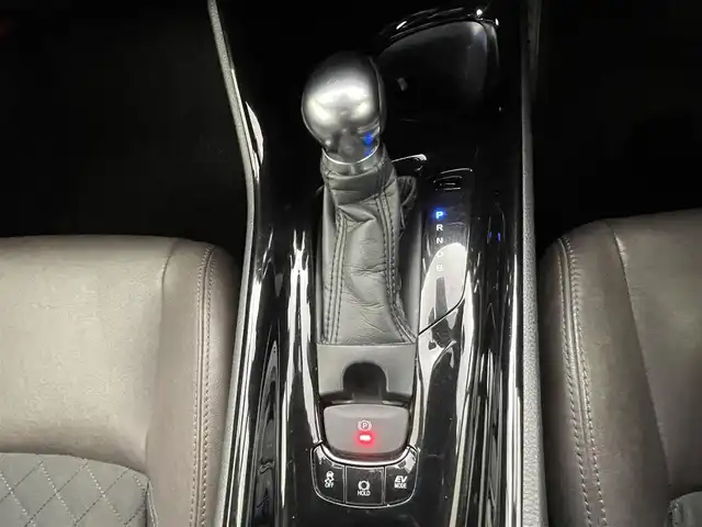 トヨタ Ｃ－ＨＲ G 熊本県 2017(平29)年 7.4万km メタルストリームM 純正9インチナビ【NSZT-Y66T】/フルセグTV・BT・CD・DVD・FM・AM/前方のみドライブレコーダー/ビルトインETC/バックカメラ/モデリスタエアロ（F・S・R）/レーダークルーズコントロール/トヨタセーフティーセンス/・プリクラッシュセーフティ/・レーンキープアシスト/・ブラインドスポットモニター/・ふらつき警報機能/・リアクロストラフィックアラート/横滑り防止/アイドリングストップ/クリアランスソナー/シーケンシャルウインカー/ブレーキホールド/ハーフレザーシート/前席シートヒーター/革巻きステアリング/純正フロアマット/純正18インチアルミホイール/オートライト/オートマチックハイビーム/LEDヘッドライト/フォグライト/スマートキー/プッシュスタート/保証書/取扱説明書
