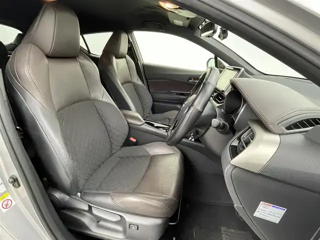 トヨタ Ｃ－ＨＲ G 熊本県 2017(平29)年 7.4万km メタルストリームM 純正9インチナビ【NSZT-Y66T】/フルセグTV・BT・CD・DVD・FM・AM/前方のみドライブレコーダー/ビルトインETC/バックカメラ/モデリスタエアロ（F・S・R）/レーダークルーズコントロール/トヨタセーフティーセンス/・プリクラッシュセーフティ/・レーンキープアシスト/・ブラインドスポットモニター/・ふらつき警報機能/・リアクロストラフィックアラート/横滑り防止/アイドリングストップ/クリアランスソナー/シーケンシャルウインカー/ブレーキホールド/ハーフレザーシート/前席シートヒーター/革巻きステアリング/純正フロアマット/純正18インチアルミホイール/オートライト/オートマチックハイビーム/LEDヘッドライト/フォグライト/スマートキー/プッシュスタート/保証書/取扱説明書