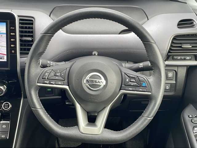 日産 セレナ ハイウェイスター V 三重県 2021(令3)年 3.3万km ダイヤモンドブラック 純正１０型ナビ　フルセグＴＶ　プロパイロット　両側パワースライド　衝突軽減　レーンキープ　ＢＳＭ　バックカメラ　ドラレコ　ビルトインＥＴＣ　シートカバー　追従型クルーズコントロール　ＬＥＤライト　ステアリングリモコン　USBポート　アイドリングストップ　フォグランプ　電動格納ミラー　純正アルミ16インチ　スマートキー　プッシュスタート　オートライト　Wエアバック　ABS　横滑り防止装置　