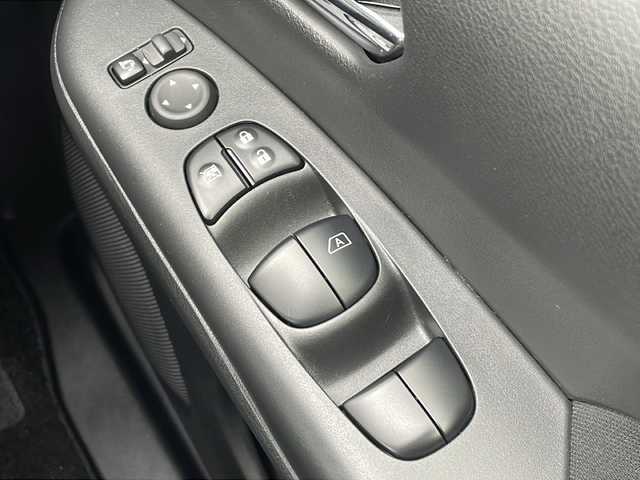 日産 セレナ ハイウェイスター V 三重県 2021(令3)年 3.3万km ダイヤモンドブラック 純正１０型ナビ　フルセグＴＶ　プロパイロット　両側パワースライド　衝突軽減　レーンキープ　ＢＳＭ　バックカメラ　ドラレコ　ビルトインＥＴＣ　シートカバー　追従型クルーズコントロール　ＬＥＤライト　ステアリングリモコン　USBポート　アイドリングストップ　フォグランプ　電動格納ミラー　純正アルミ16インチ　スマートキー　プッシュスタート　オートライト　Wエアバック　ABS　横滑り防止装置　