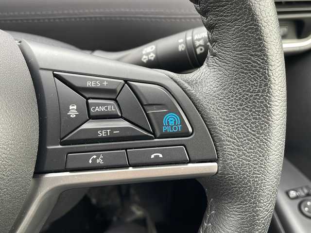 日産 セレナ ハイウェイスター V 三重県 2021(令3)年 3.3万km ダイヤモンドブラック 純正１０型ナビ　フルセグＴＶ　プロパイロット　両側パワースライド　衝突軽減　レーンキープ　ＢＳＭ　バックカメラ　ドラレコ　ビルトインＥＴＣ　シートカバー　追従型クルーズコントロール　ＬＥＤライト　ステアリングリモコン　USBポート　アイドリングストップ　フォグランプ　電動格納ミラー　純正アルミ16インチ　スマートキー　プッシュスタート　オートライト　Wエアバック　ABS　横滑り防止装置　