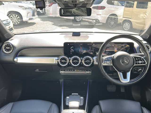 メルセデス・ベンツ Ｍ・ベンツ ＧＬＢ１８０ 兵庫県 2022(令4)年 4.4万km マウンテングレー ワンオーナー/10.25インチコックピットディスプレイ/10.25インチワイドディスプレイ　ナビゲーション/Bluetooth・AM/FM・USB・AppleCarPlay・AndroidAuto/フルセグTV（走行中視聴可能）/パノラミックスライディングルーフ/シルバールーフレール/3列シート/全方位カメラ/ブラック合皮/ファブリックコンビシート/前後ドライブレコーダー/ETC2.0/電動リアゲート/3列シート/シートヒーター D+N席/パワーシート D+N席/アンチロック・ブレーキ・システム/横滑り防止装置/盗難防止装置/レーダーセーフティーパッケージ/前後コーナーセンサー/アダプティブクルーズコントロール/アイドリングストップ/オートライト/純正アルミホイール/エアバッグ（W+サイド）/LEDハイパフォーマンスヘッドランプ/純正フロアマット/スマートキー/取扱説明書/保証書/記録簿