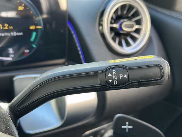 メルセデス・ベンツ Ｍ・ベンツ ＧＬＢ１８０ 兵庫県 2022(令4)年 4.4万km マウンテングレー ワンオーナー/10.25インチコックピットディスプレイ/10.25インチワイドディスプレイ　ナビゲーション/Bluetooth・AM/FM・USB・AppleCarPlay・AndroidAuto/フルセグTV（走行中視聴可能）/パノラミックスライディングルーフ/シルバールーフレール/3列シート/全方位カメラ/ブラック合皮/ファブリックコンビシート/前後ドライブレコーダー/ETC2.0/電動リアゲート/3列シート/シートヒーター D+N席/パワーシート D+N席/アンチロック・ブレーキ・システム/横滑り防止装置/盗難防止装置/レーダーセーフティーパッケージ/前後コーナーセンサー/アダプティブクルーズコントロール/アイドリングストップ/オートライト/純正アルミホイール/エアバッグ（W+サイド）/LEDハイパフォーマンスヘッドランプ/純正フロアマット/スマートキー/取扱説明書/保証書/記録簿