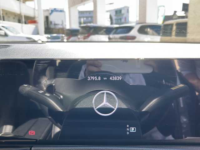 メルセデス・ベンツ Ｍ・ベンツ ＧＬＢ１８０ 兵庫県 2022(令4)年 4.4万km マウンテングレー ワンオーナー/10.25インチコックピットディスプレイ/10.25インチワイドディスプレイ　ナビゲーション/Bluetooth・AM/FM・USB・AppleCarPlay・AndroidAuto/フルセグTV（走行中視聴可能）/パノラミックスライディングルーフ/シルバールーフレール/3列シート/全方位カメラ/ブラック合皮/ファブリックコンビシート/前後ドライブレコーダー/ETC2.0/電動リアゲート/3列シート/シートヒーター D+N席/パワーシート D+N席/アンチロック・ブレーキ・システム/横滑り防止装置/盗難防止装置/レーダーセーフティーパッケージ/前後コーナーセンサー/アダプティブクルーズコントロール/アイドリングストップ/オートライト/純正アルミホイール/エアバッグ（W+サイド）/LEDハイパフォーマンスヘッドランプ/純正フロアマット/スマートキー/取扱説明書/保証書/記録簿