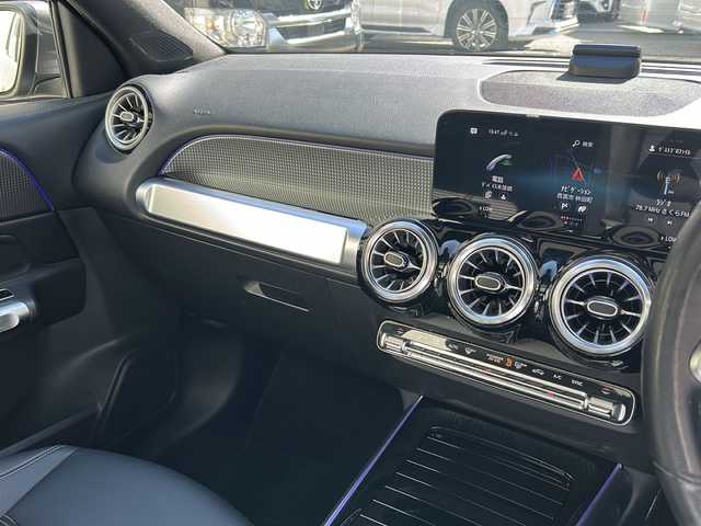 メルセデス・ベンツ Ｍ・ベンツ ＧＬＢ１８０ 兵庫県 2022(令4)年 4.4万km マウンテングレー ワンオーナー/10.25インチコックピットディスプレイ/10.25インチワイドディスプレイ　ナビゲーション/Bluetooth・AM/FM・USB・AppleCarPlay・AndroidAuto/フルセグTV（走行中視聴可能）/パノラミックスライディングルーフ/シルバールーフレール/3列シート/全方位カメラ/ブラック合皮/ファブリックコンビシート/前後ドライブレコーダー/ETC2.0/電動リアゲート/3列シート/シートヒーター D+N席/パワーシート D+N席/アンチロック・ブレーキ・システム/横滑り防止装置/盗難防止装置/レーダーセーフティーパッケージ/前後コーナーセンサー/アダプティブクルーズコントロール/アイドリングストップ/オートライト/純正アルミホイール/エアバッグ（W+サイド）/LEDハイパフォーマンスヘッドランプ/純正フロアマット/スマートキー/取扱説明書/保証書/記録簿