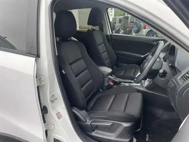 マツダ ＣＸ－５ 20S 道央・札幌 2013(平25)年 4.7万km クリスタルホワイトパールマイカ ワンオーナー/セーフティクルーズパッケージ/・リアビークルモニタリングシステム/・クルーズコントロール/・スマートシティブレーキサポート/・AT誤発進抑制制御/ディスチャージパッケージ/・ディスチャージヘッドランプ/・アダプティブフロントライティングシステム/・オートライトシステム/・レインセンサーワイパー/純正ナビ【CA9PA】/フルセグTV/CD/DVD/Bluetooth/USB/バックカメラ/純正17インチアルミホイール/スマートキー2本/純正エンジンスターター/ビルトインETC
