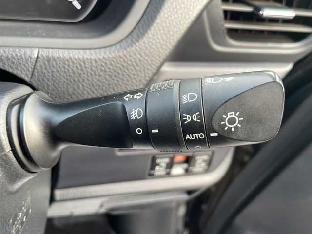 トヨタ ヴォクシー ZS 静岡県 2014(平26)年 4.1万km ブラッキッシュアゲハガラスフレーク 純正ナビ/地デジTV/純正CD/DVD/Bluetooth/バックカメラ/両側パワースライドドア/フリップダウンリアモニター/LEDヘッドライト/アイドリングストップ/純正16インチAW/オートライト/ビルトインETC