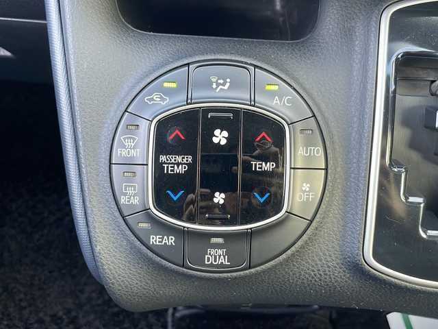トヨタ ヴォクシー ZS 静岡県 2014(平26)年 4.1万km ブラッキッシュアゲハガラスフレーク 純正ナビ/地デジTV/純正CD/DVD/Bluetooth/バックカメラ/両側パワースライドドア/フリップダウンリアモニター/LEDヘッドライト/アイドリングストップ/純正16インチAW/オートライト/ビルトインETC