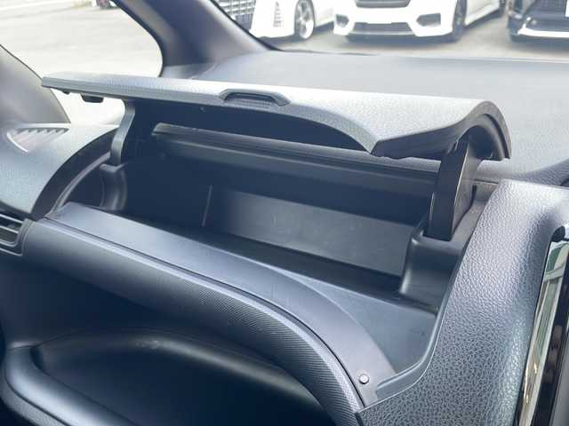 トヨタ ヴォクシー ZS 静岡県 2014(平26)年 4.1万km ブラッキッシュアゲハガラスフレーク 純正ナビ/地デジTV/純正CD/DVD/Bluetooth/バックカメラ/両側パワースライドドア/フリップダウンリアモニター/LEDヘッドライト/アイドリングストップ/純正16インチAW/オートライト/ビルトインETC
