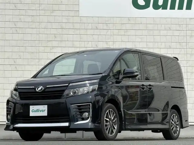 トヨタ ヴォクシー ZS 岩手県 2014(平26)年 4.1万km ブラッキッシュアゲハガラスフレーク 禁煙車/フリップダウンモニター/両側パワースライドドア/2列目サンシェード/純正ナビ/→フルセグTV/Bluetooth/CD/DVD/FM/AM/ステアリングスイッチ/オートライト/LEDヘッドライト/フォグライト/横滑り防止装置/〇プッシュスタート/〇電動格納ミラー/〇ウィンカーミラー/〇全席オートパワーウィンドウ/〇フロアマット/〇シガーソケット/〇スマートキー/ビルトインETC