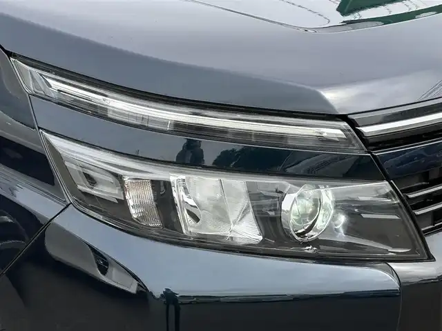 トヨタ ヴォクシー ZS 岩手県 2014(平26)年 4.1万km ブラッキッシュアゲハガラスフレーク 禁煙車/フリップダウンモニター/両側パワースライドドア/2列目サンシェード/純正ナビ/→フルセグTV/Bluetooth/CD/DVD/FM/AM/ステアリングスイッチ/オートライト/LEDヘッドライト/フォグライト/横滑り防止装置/〇プッシュスタート/〇電動格納ミラー/〇ウィンカーミラー/〇全席オートパワーウィンドウ/〇フロアマット/〇シガーソケット/〇スマートキー/ビルトインETC